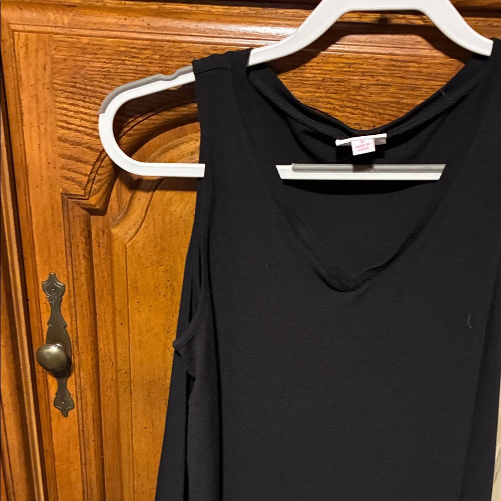 LuLaRoe Black V-neck sleeveless
